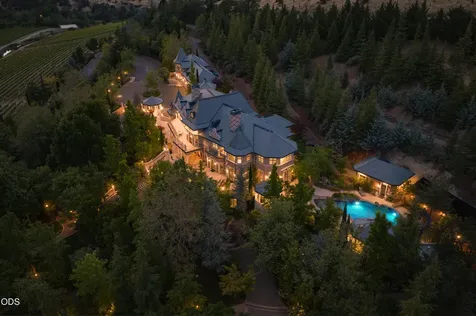 200 Belle Fiore Lane Ashland OR 97520
