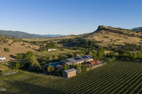 200 Belle Fiore Lane Ashland OR 97520