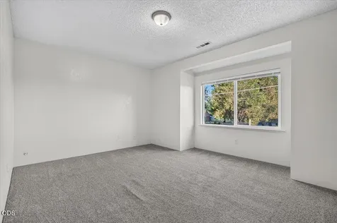 211 W Bolz Road Phoenix OR 97535