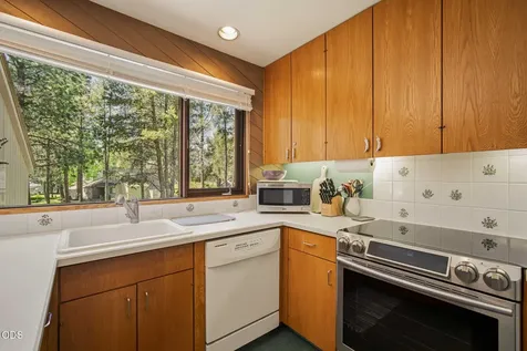 57218 Island Road Sunriver OR 97707