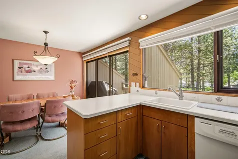 57218 Island Road Sunriver OR 97707