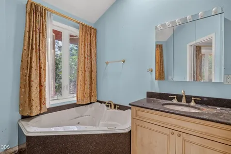 10216 W Evans Creek Road Rogue River OR 97537