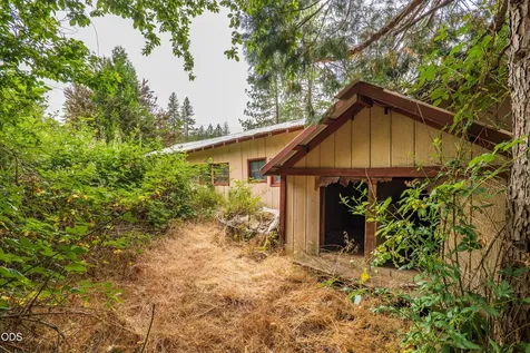 10216 W Evans Creek Road Rogue River OR 97537