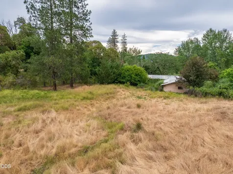 10216 W Evans Creek Road Rogue River OR 97537