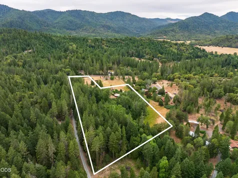 10216 W Evans Creek Road Rogue River OR 97537
