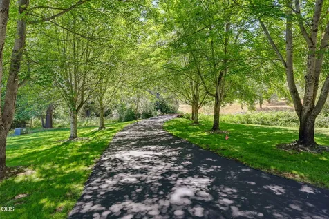 4244 Griffin Creek Road Medford OR 97501