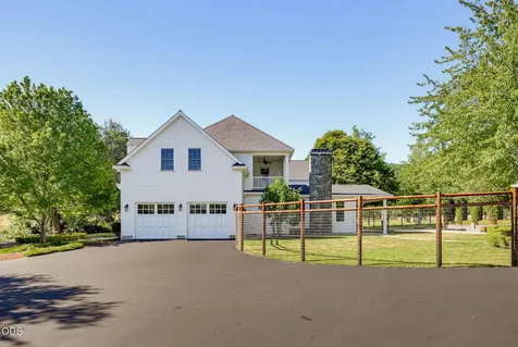 4244 Griffin Creek Road Medford OR 97501