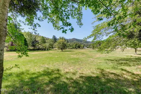 4244 Griffin Creek Road Medford OR 97501