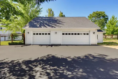4244 Griffin Creek Road Medford OR 97501