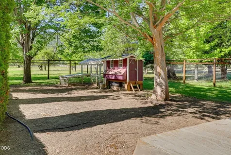 4244 Griffin Creek Road Medford OR 97501