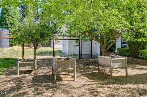4244 Griffin Creek Road Medford OR 97501