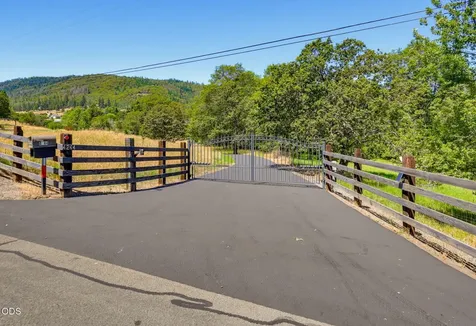 4244 Griffin Creek Road Medford OR 97501