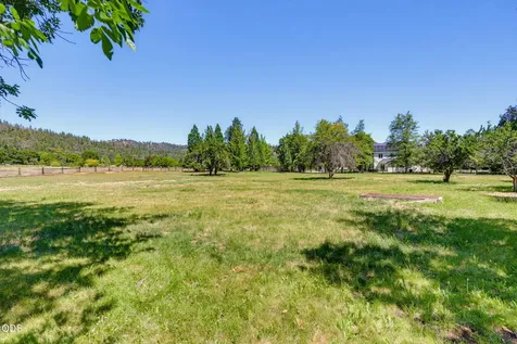4244 Griffin Creek Road Medford OR 97501