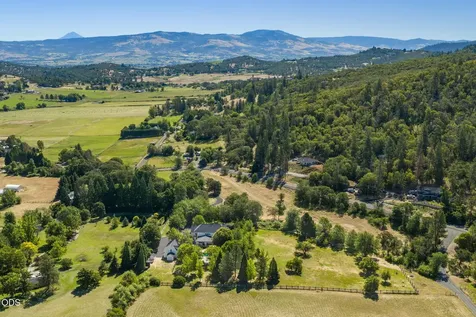 4244 Griffin Creek Road Medford OR 97501