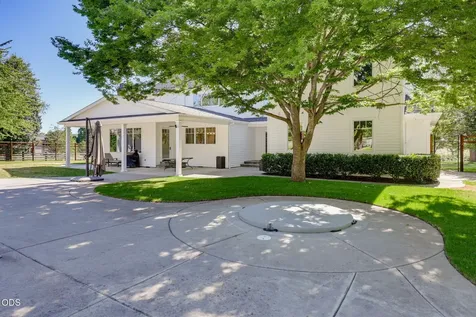 4244 Griffin Creek Road Medford OR 97501