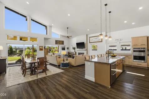 471 E Diamond Peak Avenue Sisters OR 97759