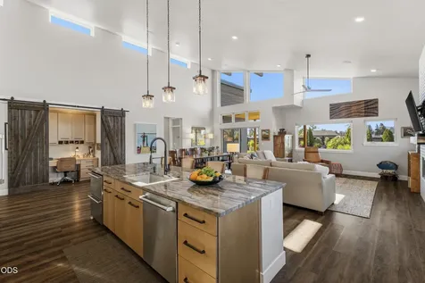 471 E Diamond Peak Avenue Sisters OR 97759