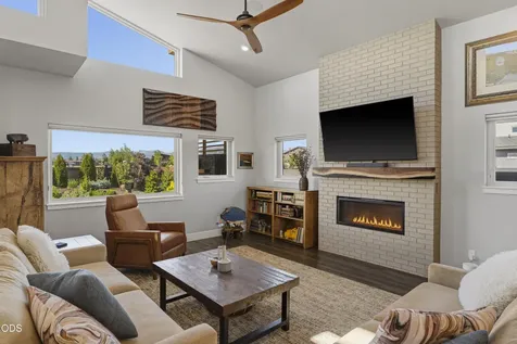 471 E Diamond Peak Avenue Sisters OR 97759