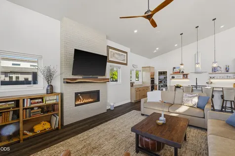 471 E Diamond Peak Avenue Sisters OR 97759