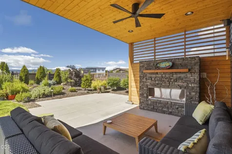 471 E Diamond Peak Avenue Sisters OR 97759