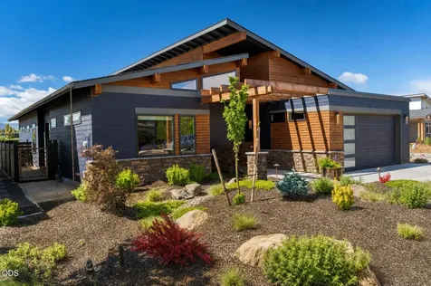 471 E Diamond Peak Avenue Sisters OR 97759