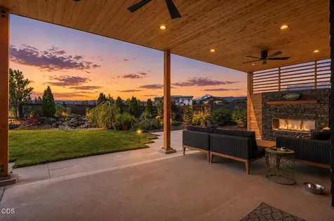 471 E Diamond Peak Avenue Sisters OR 97759