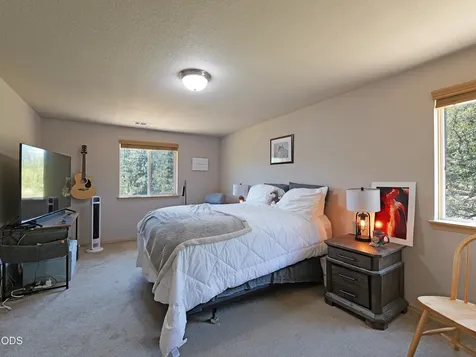 10 Quail Run Drive Shady Cove OR 97539