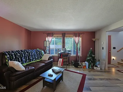 10 Quail Run Drive Shady Cove OR 97539