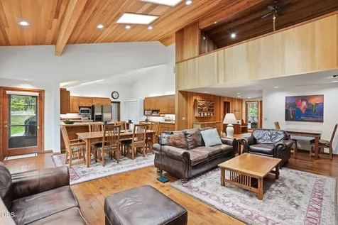 70305 Arvensis Black Butte Ranch OR 97759