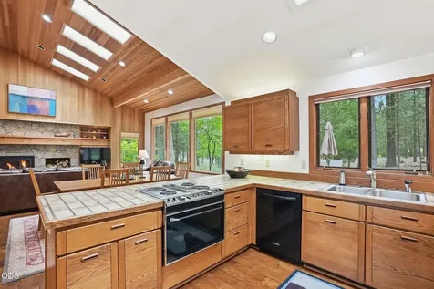 70305 Arvensis Black Butte Ranch OR 97759