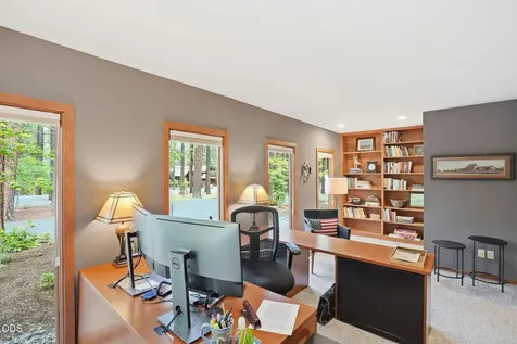 70305 Arvensis Black Butte Ranch OR 97759