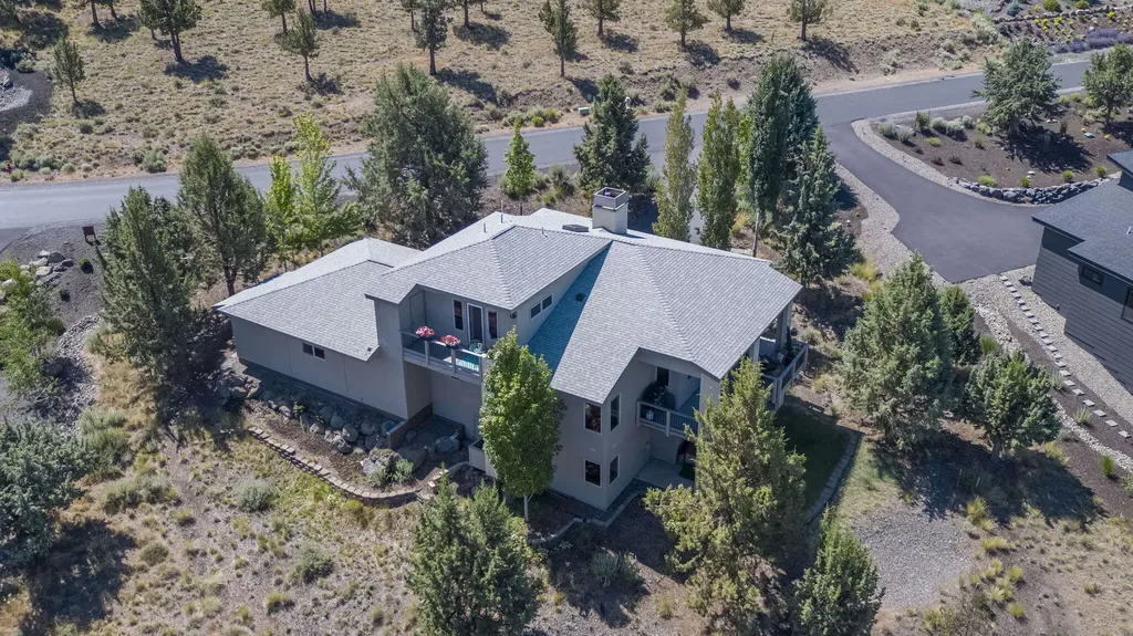 893 Highland View Loop Redmond OR 97756