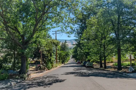 615 Ashland Street Ashland OR 97520