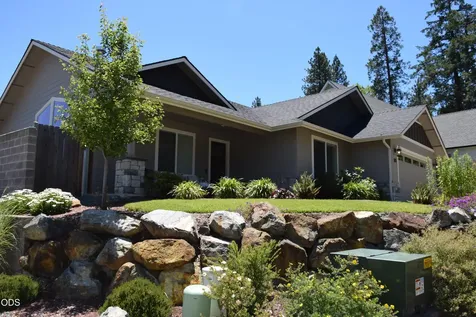 303 NW Collette Way Grants Pass OR 97526