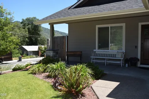 303 NW Collette Way Grants Pass OR 97526