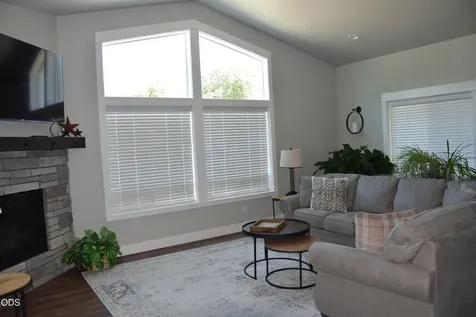 303 NW Collette Way Grants Pass OR 97526