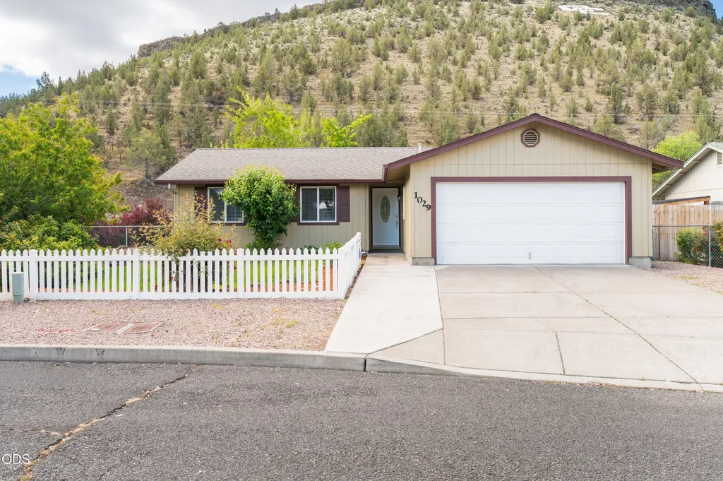 1029 SE Algonquian Loop Prineville OR 97754
