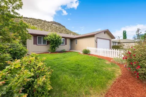 1029 SE Algonquian Loop Prineville OR 97754