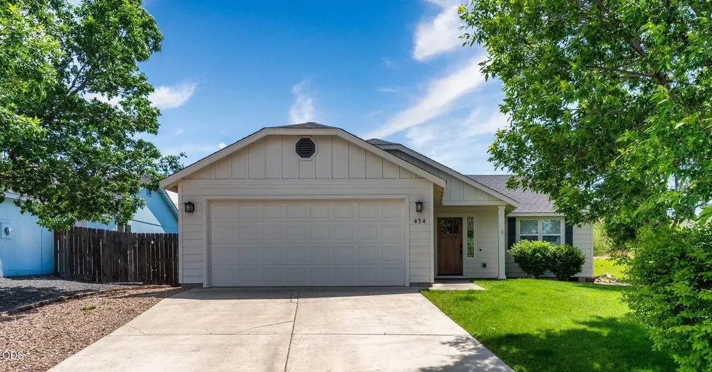 454 NE Spruce Court Redmond OR 97756