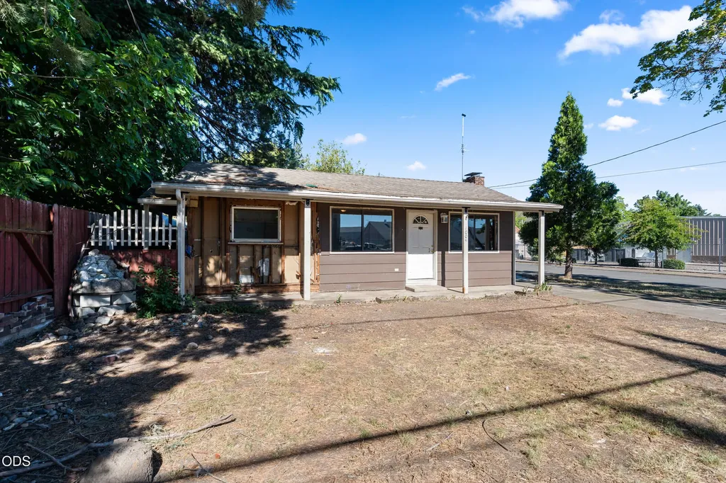 1004 S Grape Street Medford OR 97501