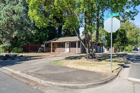 1004 S Grape Street Medford OR 97501