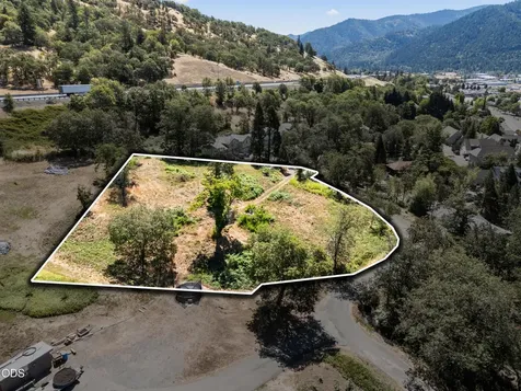 701 NE Tokay Grants Pass OR 97526