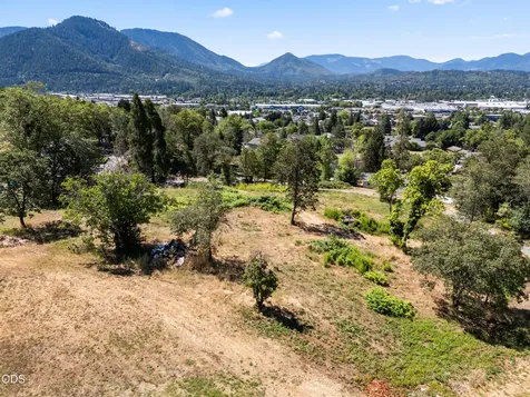 701 NE Tokay Grants Pass OR 97526