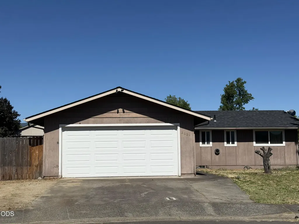 2661 Aztec Avenue Medford OR 97501