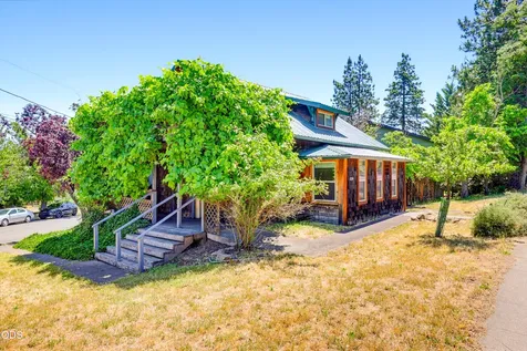 326 N Main Street Ashland OR 97520