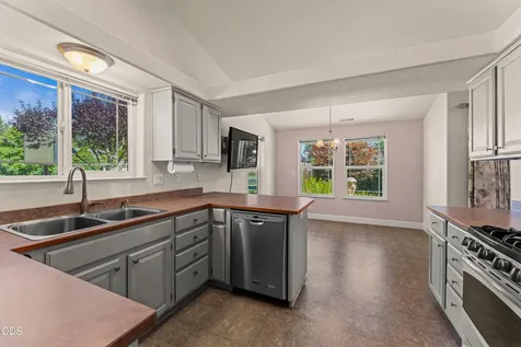 2690 SW Trinity Way Grants Pass OR 97527