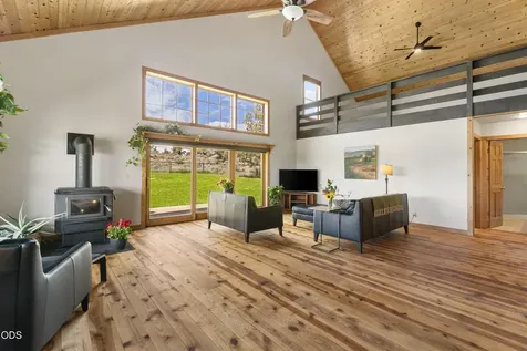 6801 SW Mcvey Avenue Redmond OR 97756