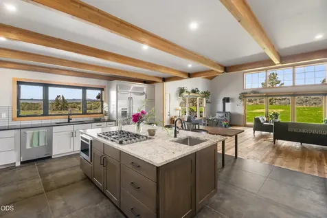 6801 SW Mcvey Avenue Redmond OR 97756