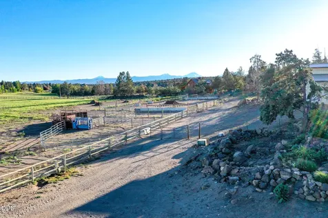6801 SW Mcvey Avenue Redmond OR 97756