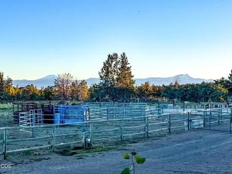 6801 SW Mcvey Avenue Redmond OR 97756